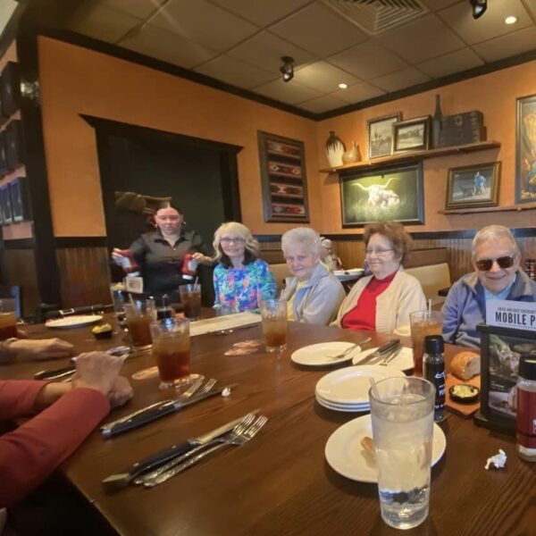 Ridgemont residents enjoying lunch at Longhorn Steakhouse